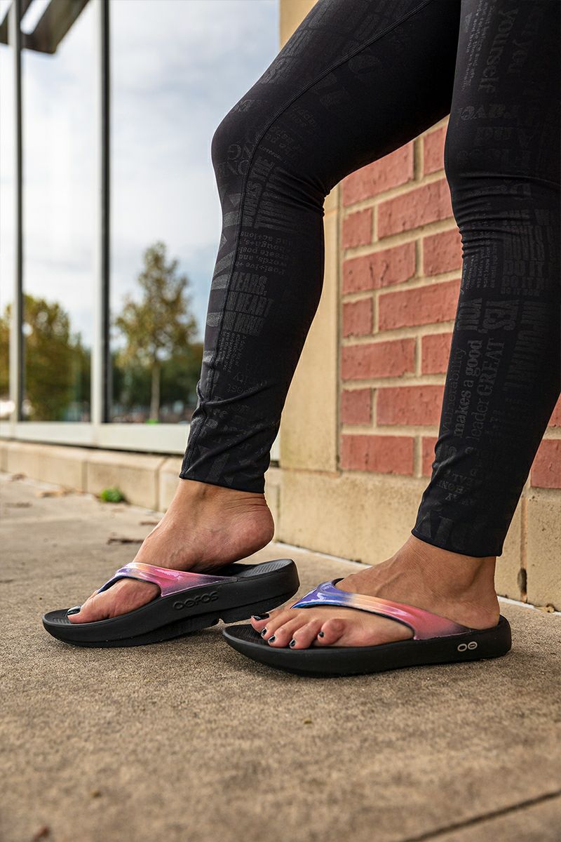 OOFOS(ウーフォス)OOlala-Luxe ウーラララックス リカバリーサンダル 5020061 -7