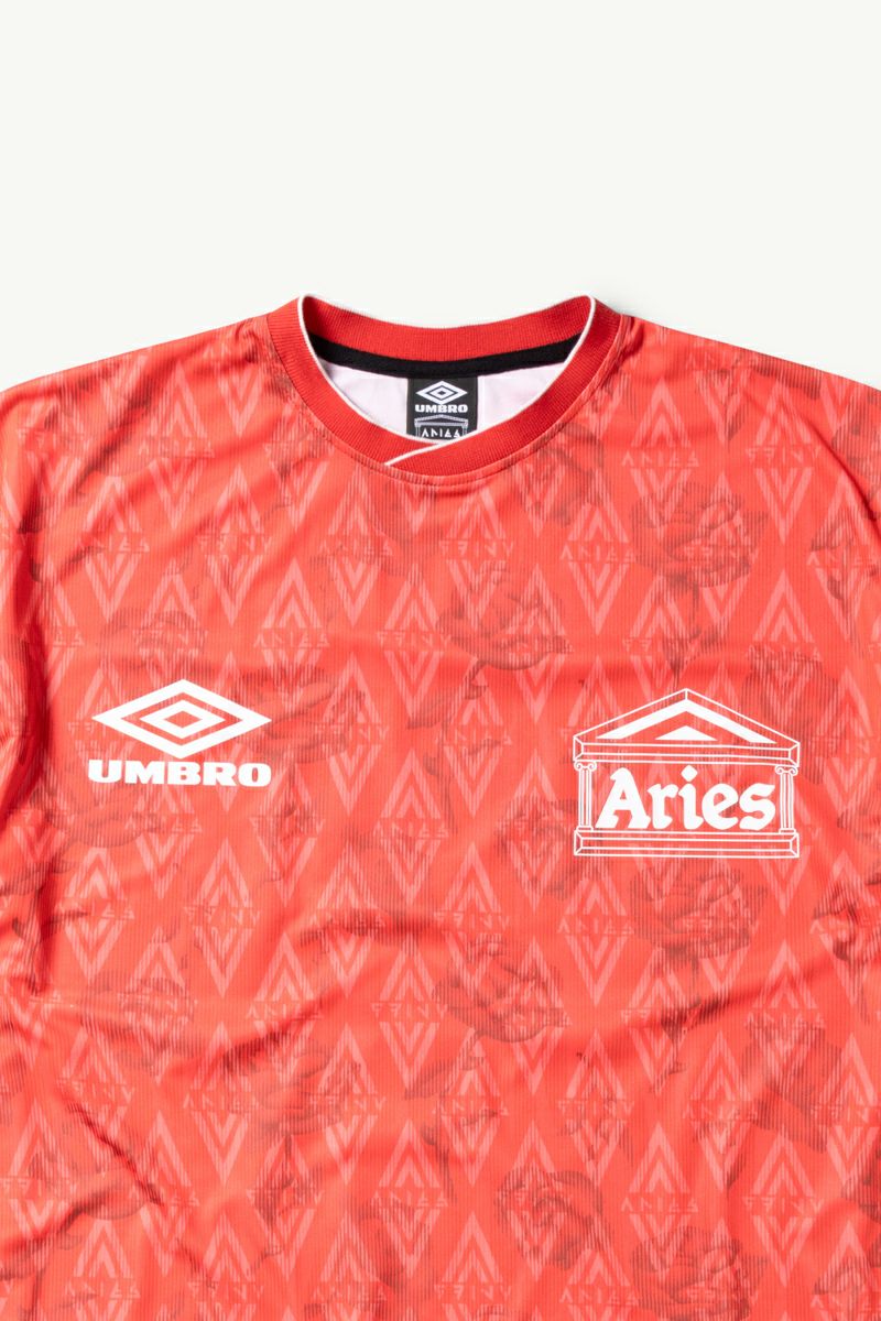 ARIES アリーズ UMBRO アンブロ ゲームシャツ Tシャツ 赤 M Aries x Umbro Centenary Jersey T-shirt | Red | FARFETCH