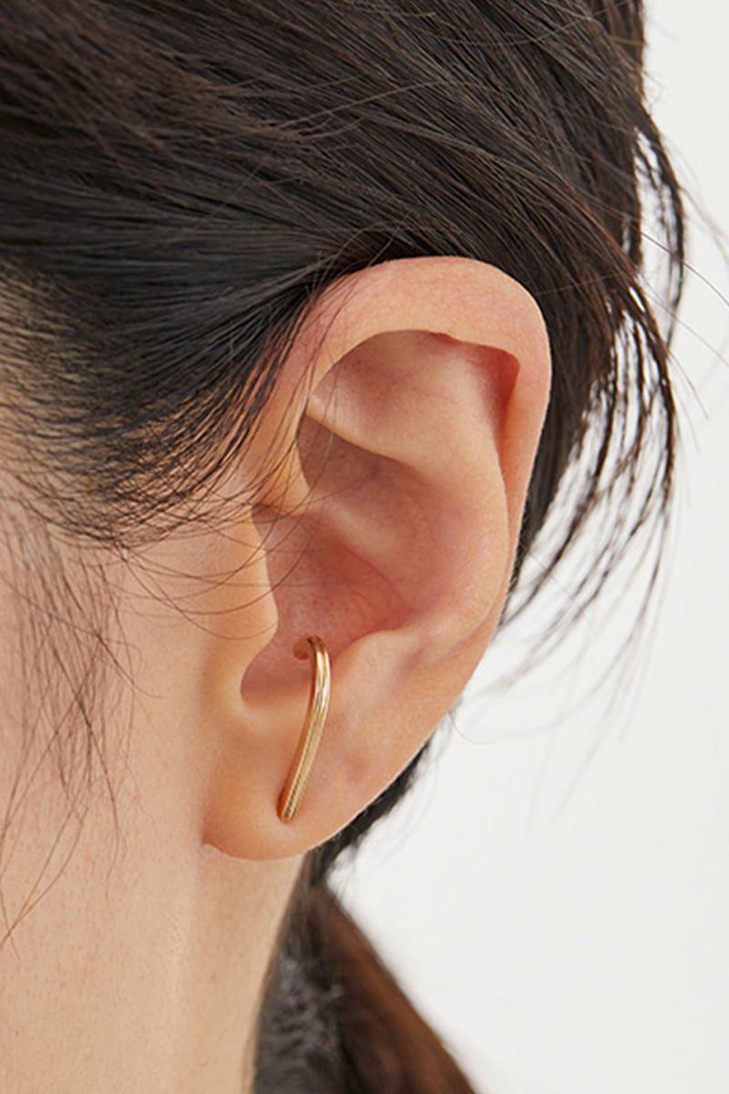 Hirotaka(ヒロタカ)Gossamer Inner Hook M Pierced Earring ゴッサマーインナーフックピアス - Yellow Gold -3