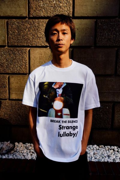 THE END　24AW　LOOK BOOKS　Strange lullaby/ プリントTシャツ THE-TFT0002