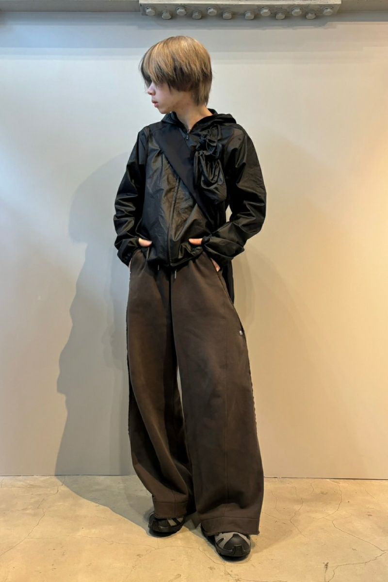 JIAN YE(ジェンイェ)；OL(オーエル)；01