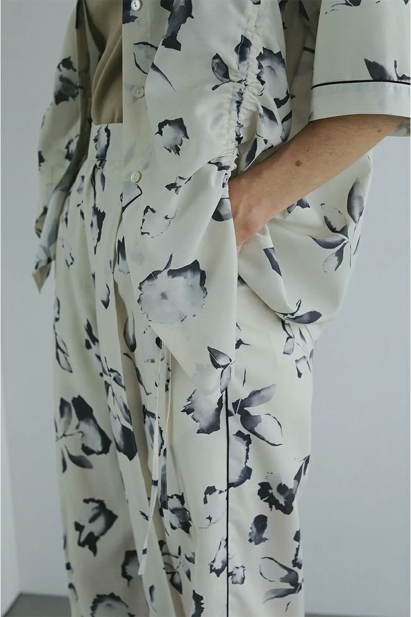 MANOF(マノフ) BLURRED FLOWER WIDE PANTS フラワーワイドパンツ 89110-7012