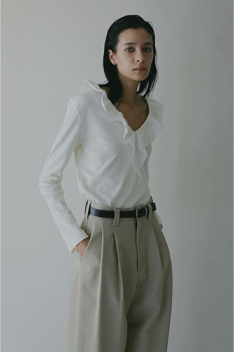 MANOF(マノフ) 2WAY FRILL NECK CUT TOPS 2ウェイフリルネックカットトップス 89105-1142