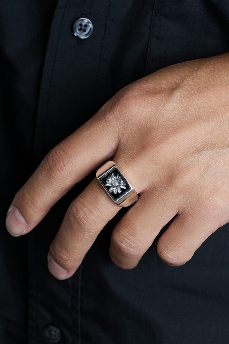 XOLO(ショロ) Signet Ring with Black & Gray Flower シグネットリングウィズブラックグレーフラワー XOR-126