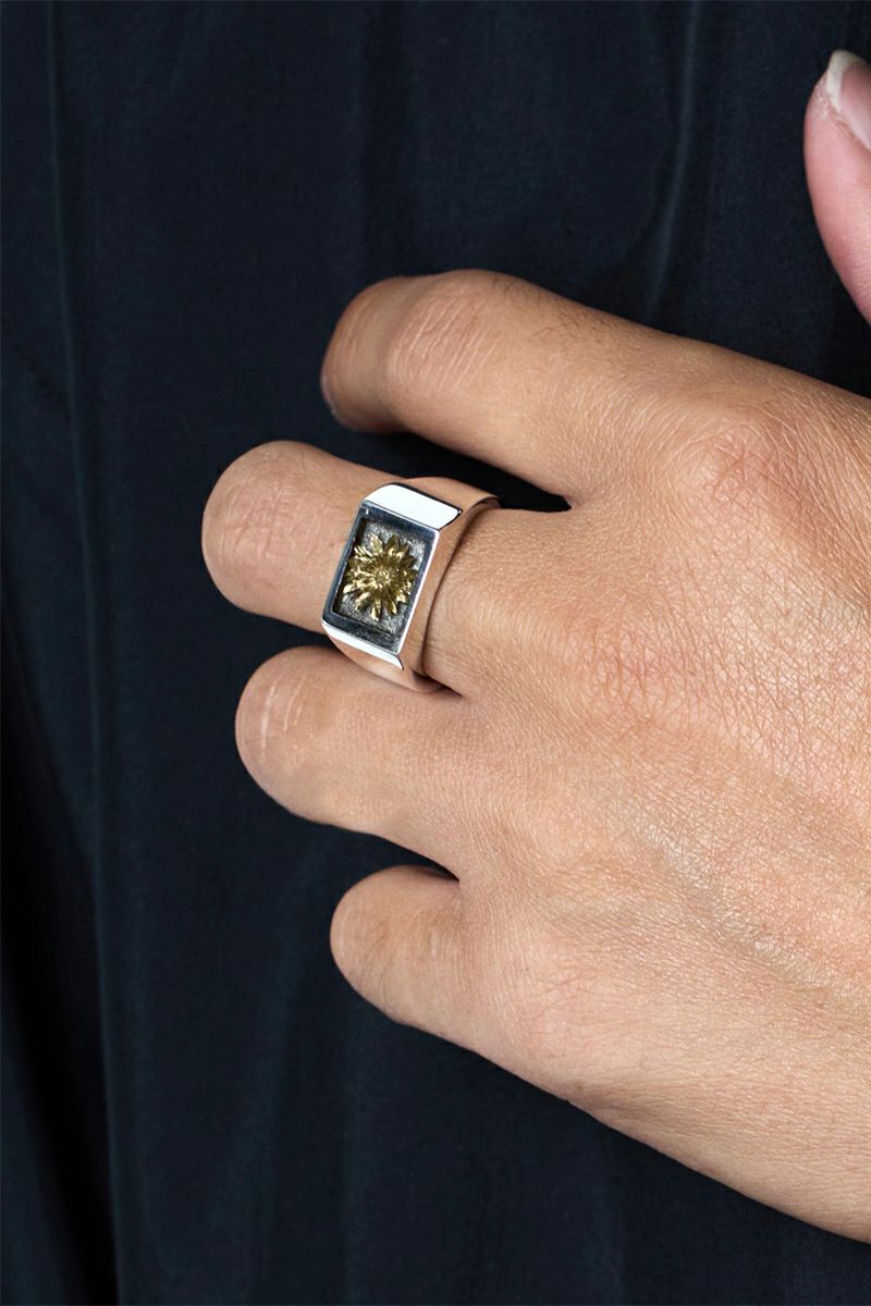 XOLO(ショロ) Signet Ring with Gray & Gold Flower シグネットリングウィズスグレー＆ゴールドフラワー XOR125