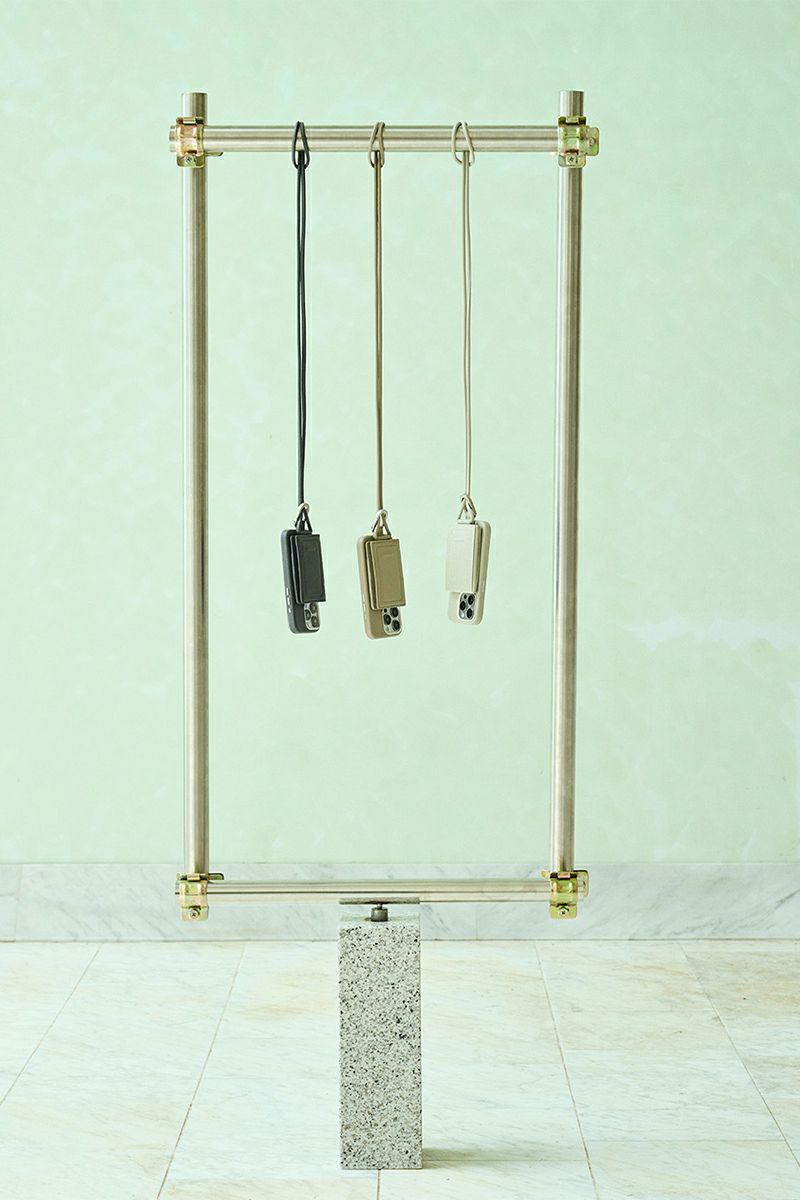 objcts.io(オブジェクツアイオー) iPhoneアクセサリー ストラップ付レザーカードケース