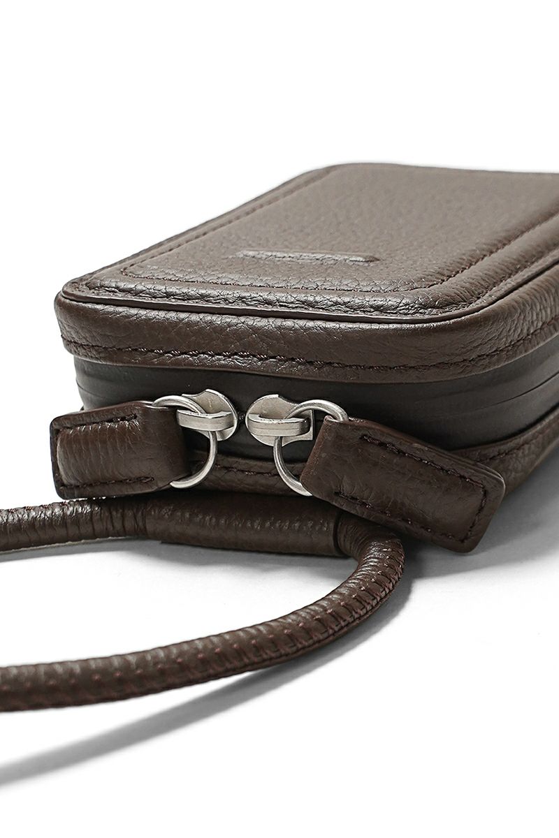 objcts.io(オブジェクツアイオー) iPhoneアクセサリー ストラップ付レザーマイクロバッグ