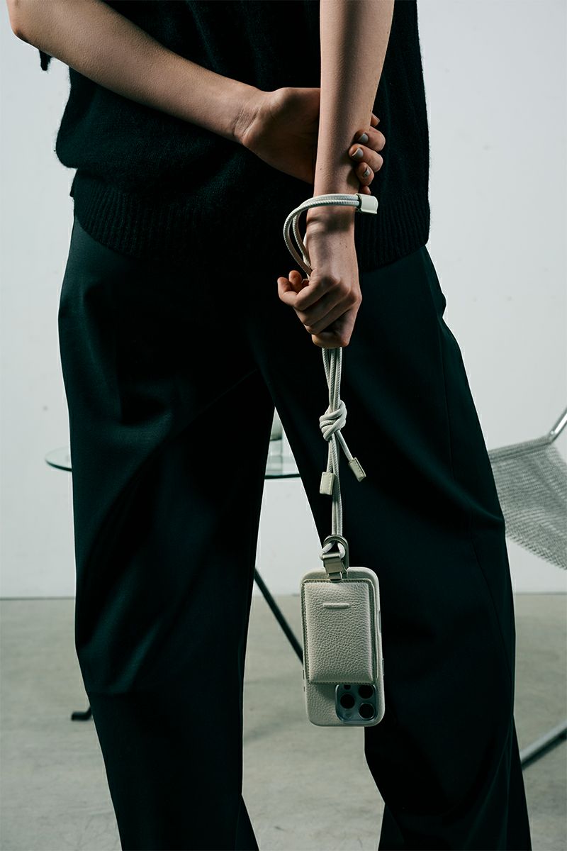 objcts.io(オブジェクツアイオー) iPhoneアクセサリー デタッチャブルストラップ付レザースリムカードホルダー