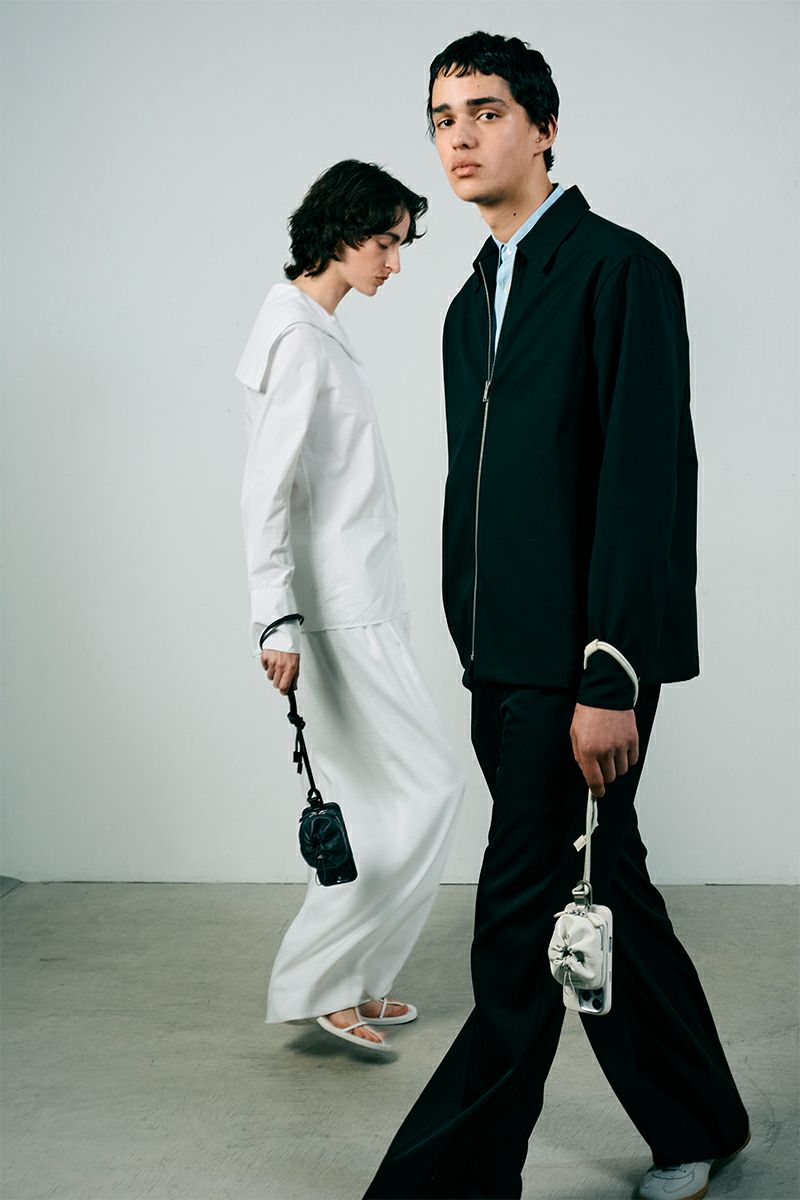 objcts.io(オブジェクツアイオー) iPhoneアクセサリー デタッチャブルストラップ付レザーパース